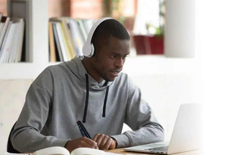 Student holding a scanmarker